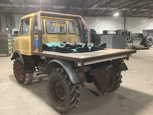 Unimog legervoertuig met aanhangwagen - afbeelding 4 van  31