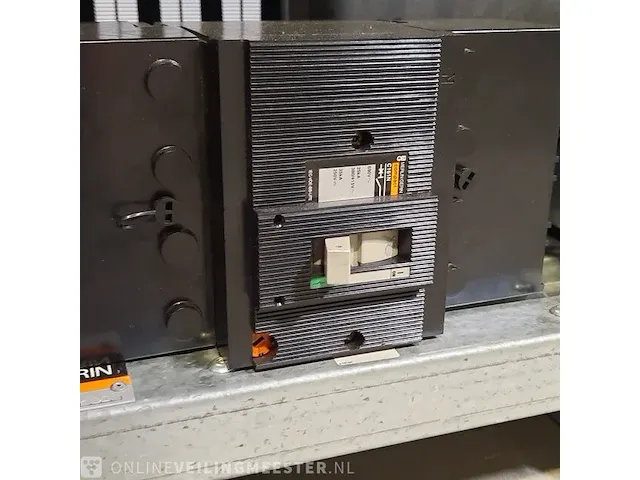 Uninterruptible power supply, met accu's en 2x patchkast emerson network power, liebert nxc ac power system 40 kva / nxc 0040ktj1afn02000 - afbeelding 18 van  34