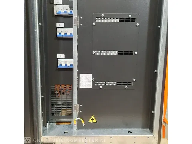 Uninterruptible power supply, met accu's en 2x patchkast emerson network power, liebert nxc ac power system 40 kva / nxc 0040ktj1afn02000 - afbeelding 32 van  34