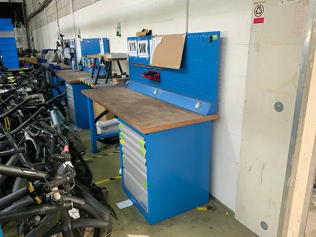 Unior werkbank (3x) - afbeelding 1 van  4