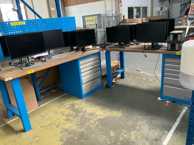 Unior werkbank (3x) - afbeelding 1 van  5