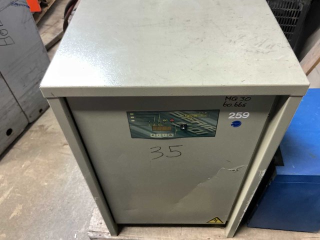 Universeel - 48v 140a - acculaders - afbeelding 1 van  3