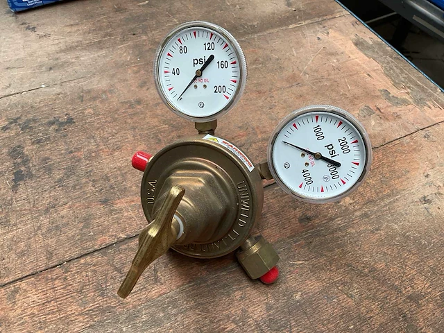 Uniweld gas regulator - afbeelding 1 van  6