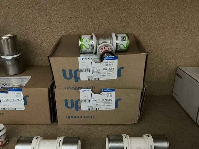 Uponor partij installatiemateriaal (152x) - afbeelding 2 van  11