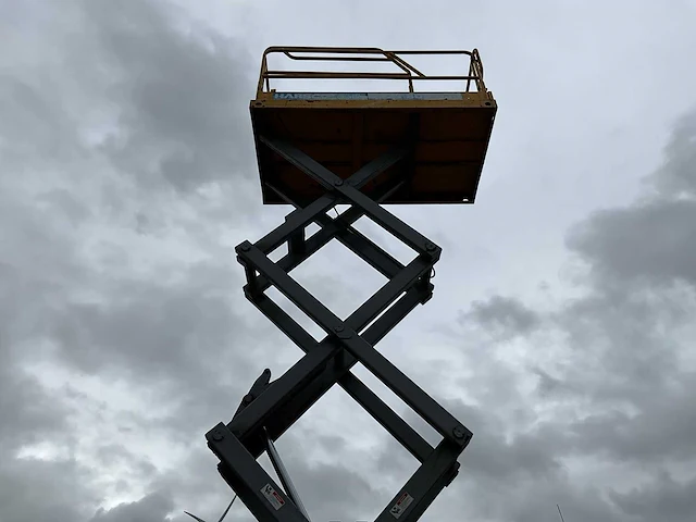 Upright elektrische schaarhoogwerker - afbeelding 7 van  19