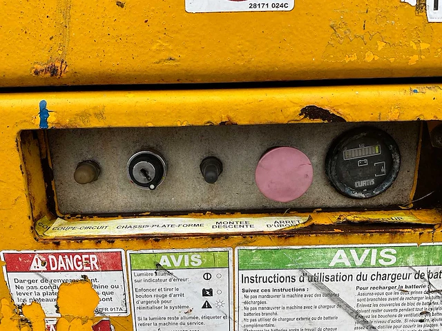 Upright elektrische schaarhoogwerker - afbeelding 11 van  19