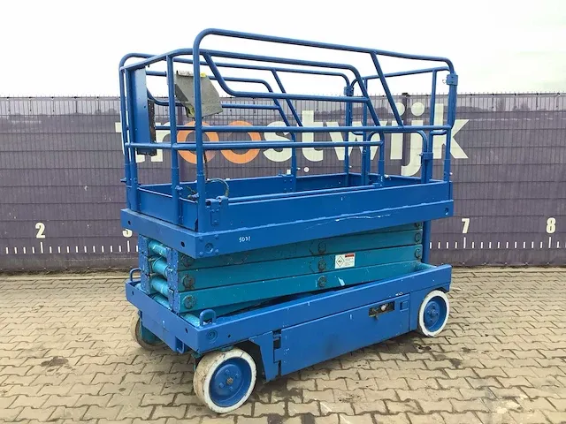 Upright x26 schaar hoogwerker - afbeelding 1 van  15