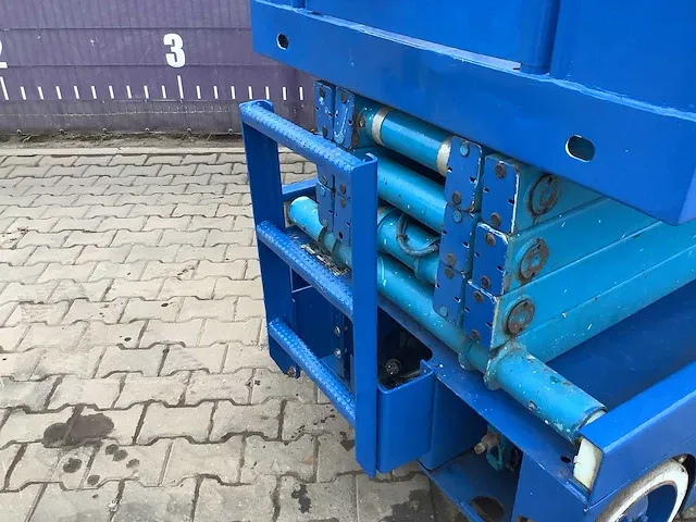 Upright x26 schaar hoogwerker - afbeelding 7 van  15