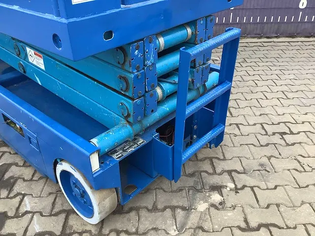 Upright x26 schaar hoogwerker - afbeelding 8 van  15
