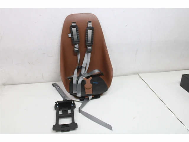 Urban iki bio fietsstoeltje achter take mik hd haniwa brown/ bincho zwart - afbeelding 2 van  3