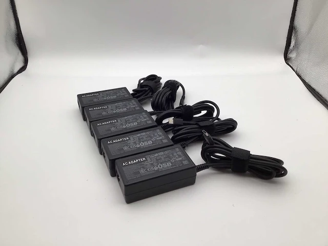 Usb-c 65 watt laptop adapter (5x) - afbeelding 1 van  5