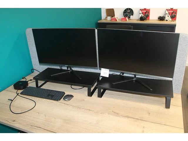 Usb-c dock hp met 2 27-inch monitoren peaq , toetsenbord, 2 steunen kensington en muis. - afbeelding 1 van  2