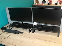 Usb-c dock hp met 2 27-inch monitoren peaq , toetsenbord, 2 steunen kensington en muis. - afbeelding 1 van  2