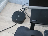 Usb-c dock hp met 2 monitoren hp 27fw, toetsenbord, 2 steunen kensington en muis. - afbeelding 2 van  3