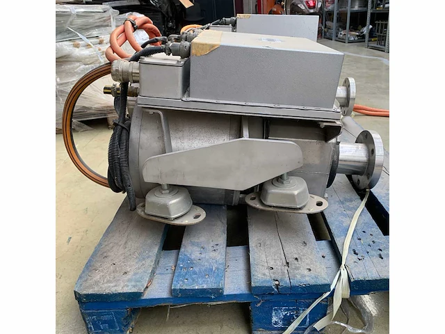 Used regen nautic spm218-143-3 145 kw electric marine inboard engine - afbeelding 1 van  9