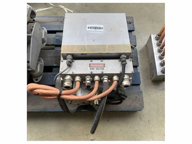 Used regen nautic spm218-143-3 145 kw electric marine inboard engine - afbeelding 2 van  9