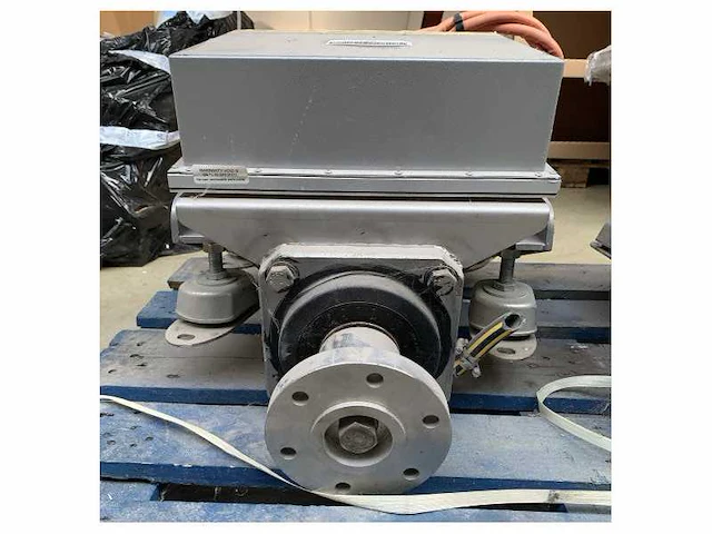 Used regen nautic spm218-143-3 145 kw electric marine inboard engine - afbeelding 7 van  9