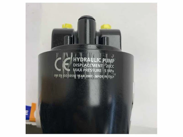 Used ultraflex up20f hydraulic manual helmet pump 20 cc - afbeelding 5 van  6