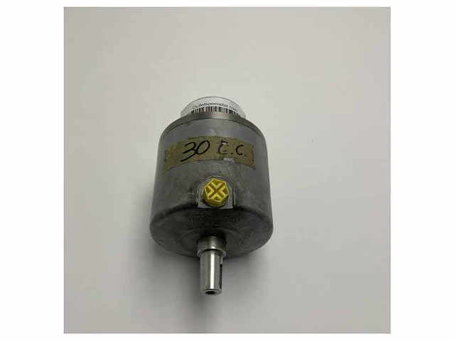 Used vetus htp30s hydraulic manual helm pump 30 cc - afbeelding 2 van  5