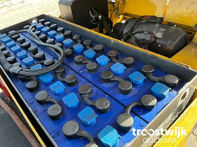 Utility tractor - afbeelding 11 van  12