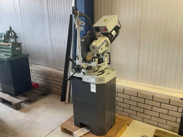 Uwm - 315 - mitre sawing machine - afbeelding 1 van  6
