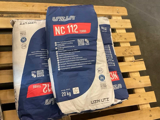 Uzin nc 112 turbo gips snel spachtel - afbeelding 1 van  3