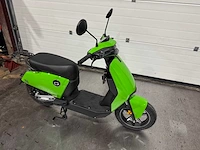 V moto super soco cux e-scooter
