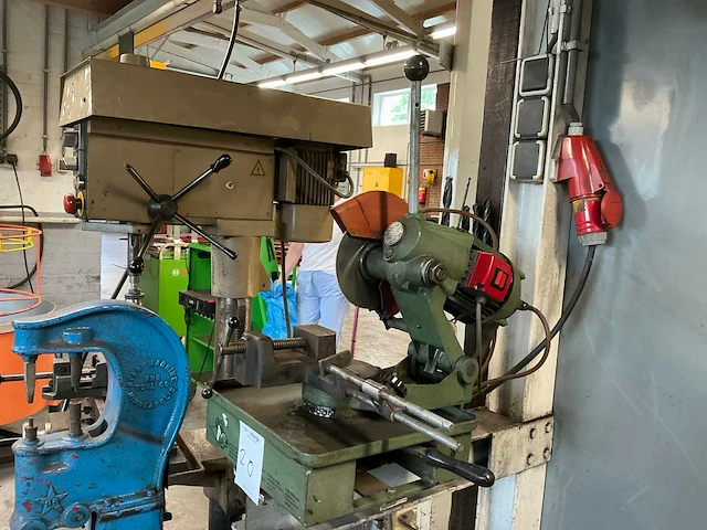 V220 afkortcirkelzaagmachine - afbeelding 1 van  9