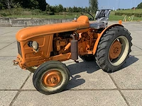 V71 tweewielaangedreven landbouwtractor - afbeelding 1 van  9