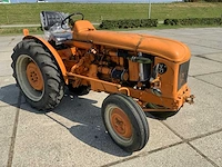 V71 tweewielaangedreven landbouwtractor - afbeelding 3 van  9