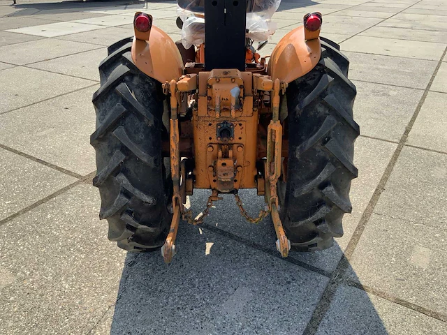 V71 tweewielaangedreven landbouwtractor - afbeelding 5 van  9