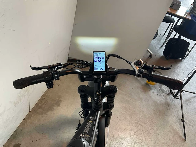 V8 fatbike - afbeelding 7 van  10