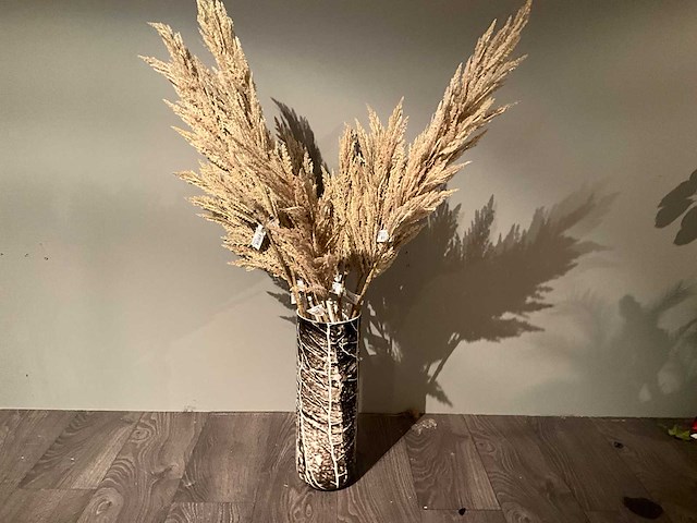 Vaas met decoratie - afbeelding 1 van  5