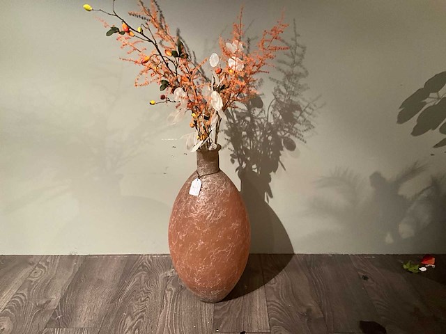 Vaas met decoratie - afbeelding 1 van  3