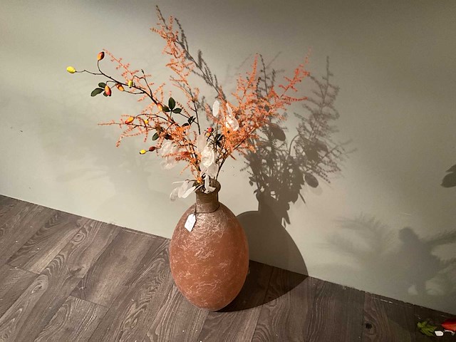 Vaas met decoratie - afbeelding 3 van  3