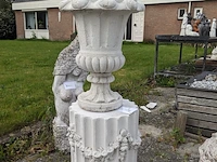 Vaas op sokkel - afbeelding 1 van  7