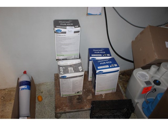 Vaatwasmiddel diversey in vijf verpakkingen van 10 liter. - afbeelding 1 van  2