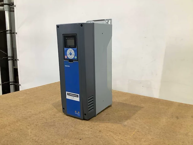 Vacon drive 0100-3l-0023 frequentie regelaar - afbeelding 1 van  7