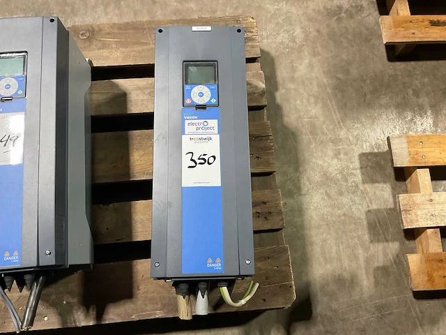 Vacon flow 0100-3l-0038-5 frequentieregelaar - afbeelding 1 van  3