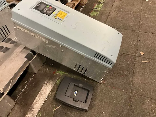 Vacon nxs00725 frequentieregelaar - afbeelding 3 van  5