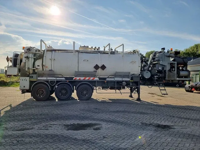 Vacuüm pers trailer - afbeelding 19 van  23