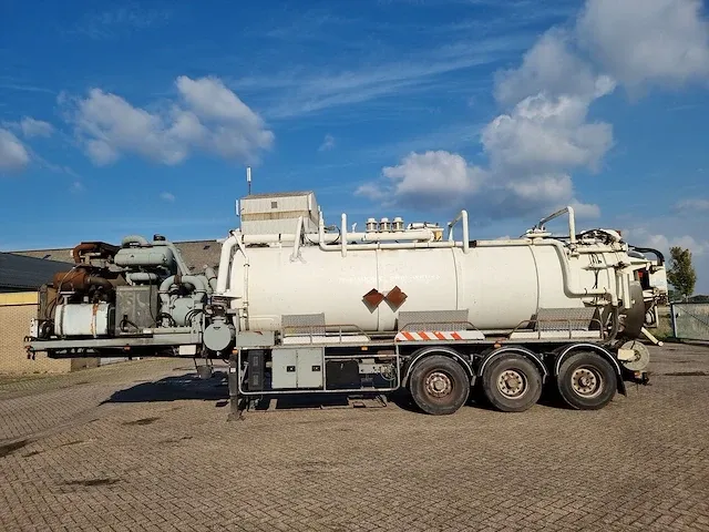 Vacuüm pers trailer - afbeelding 20 van  23