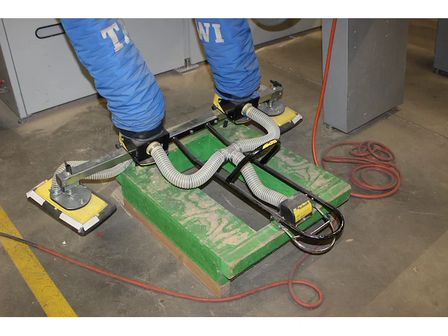Vacuumheffer tawi vacueasylift model 2160 aan draaibare pilaar. maximale heflast 120 kg. machinenummer 1357... - afbeelding 4 van  5