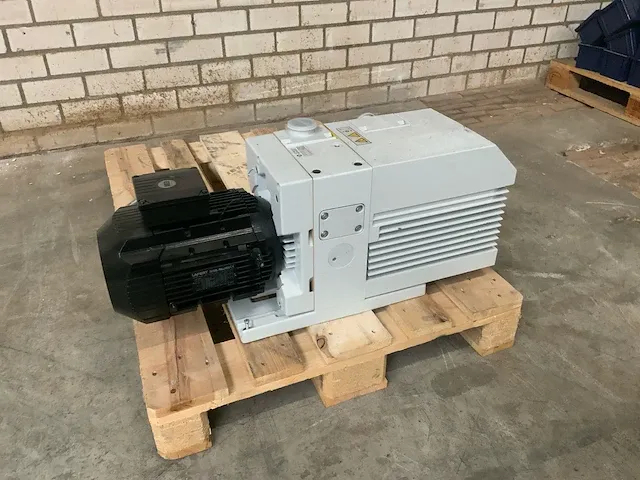 Vacuümpomp oil sealed - afbeelding 1 van  5