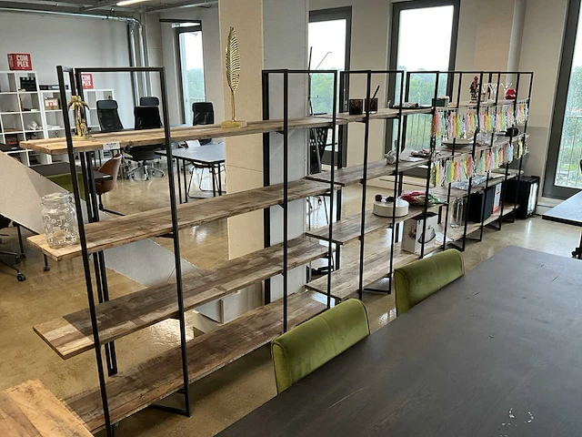 Vakkenkast met inhoud (3x) - afbeelding 1 van  18