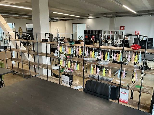 Vakkenkast met inhoud (3x) - afbeelding 2 van  18