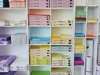 Vakkenkast met inhoud - afbeelding 27 van  54
