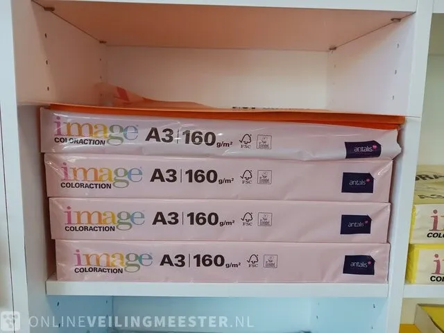 Vakkenkast met inhoud - afbeelding 30 van  54