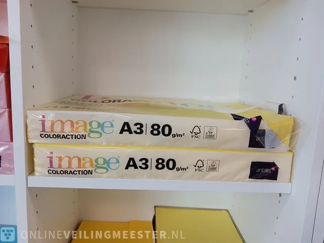 Vakkenkast met inhoud - afbeelding 31 van  54