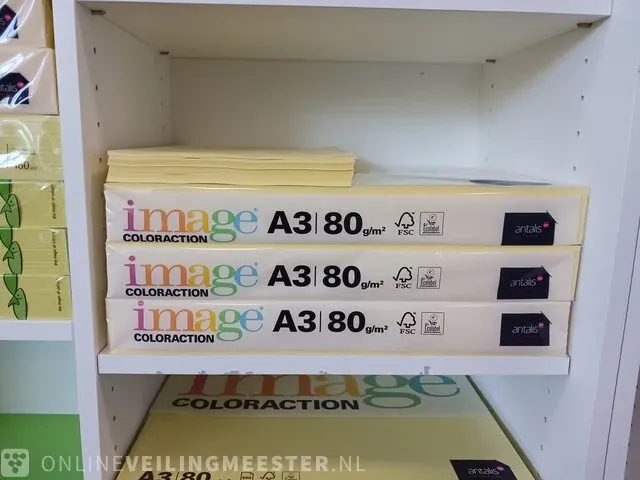 Vakkenkast met inhoud - afbeelding 37 van  54